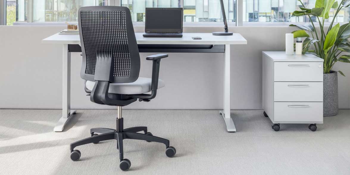 Why Are Revolving Chair Manufacturers in Delhi Preferred For Office Comfort?